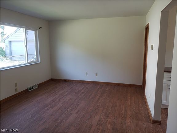 5th image of 1196 Knox Ave