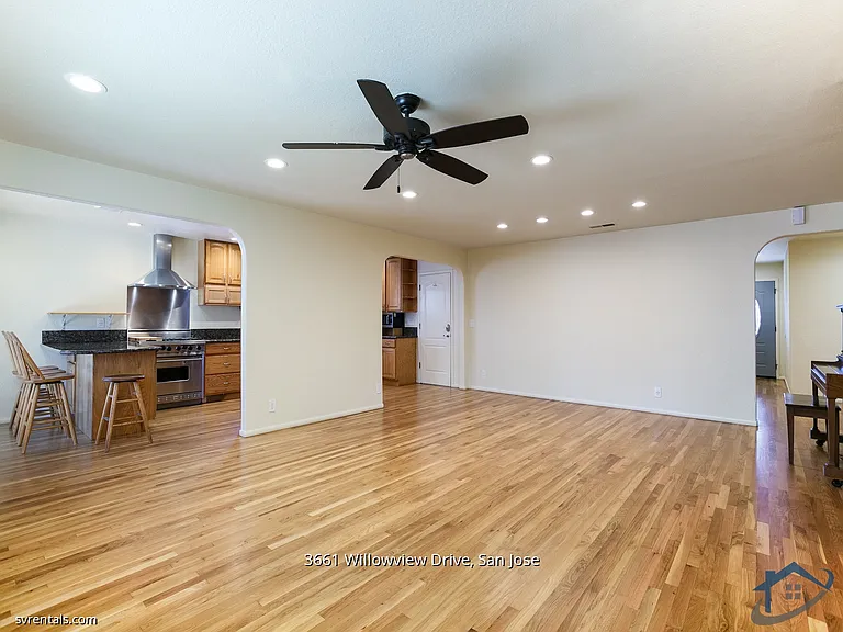 3661 Willowview Dr — Photo 2