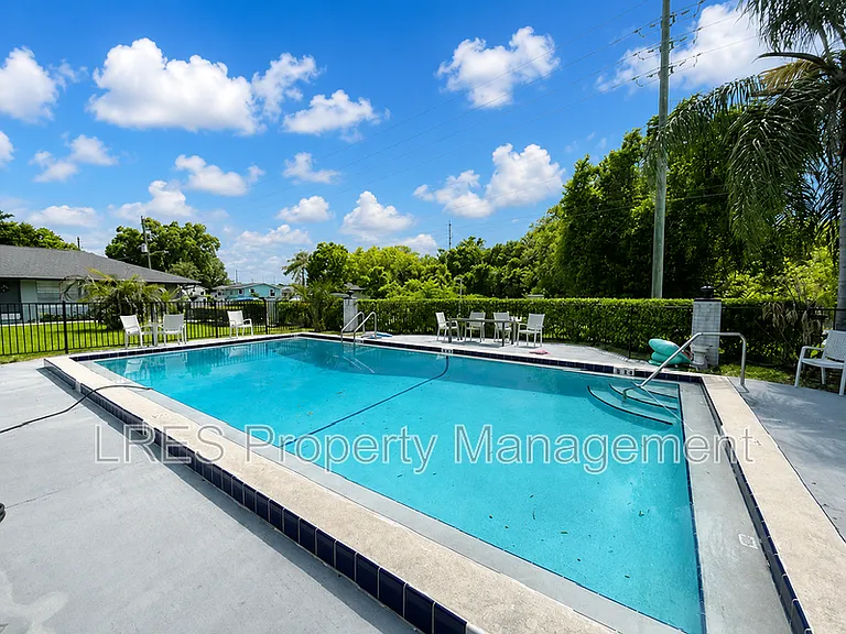 1031 Columbia Ave #G — Photo 16