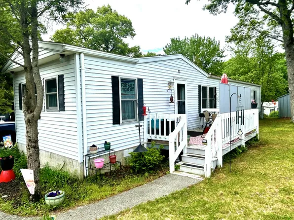11 Chestnut Cir #39, Rockland, MA 02370