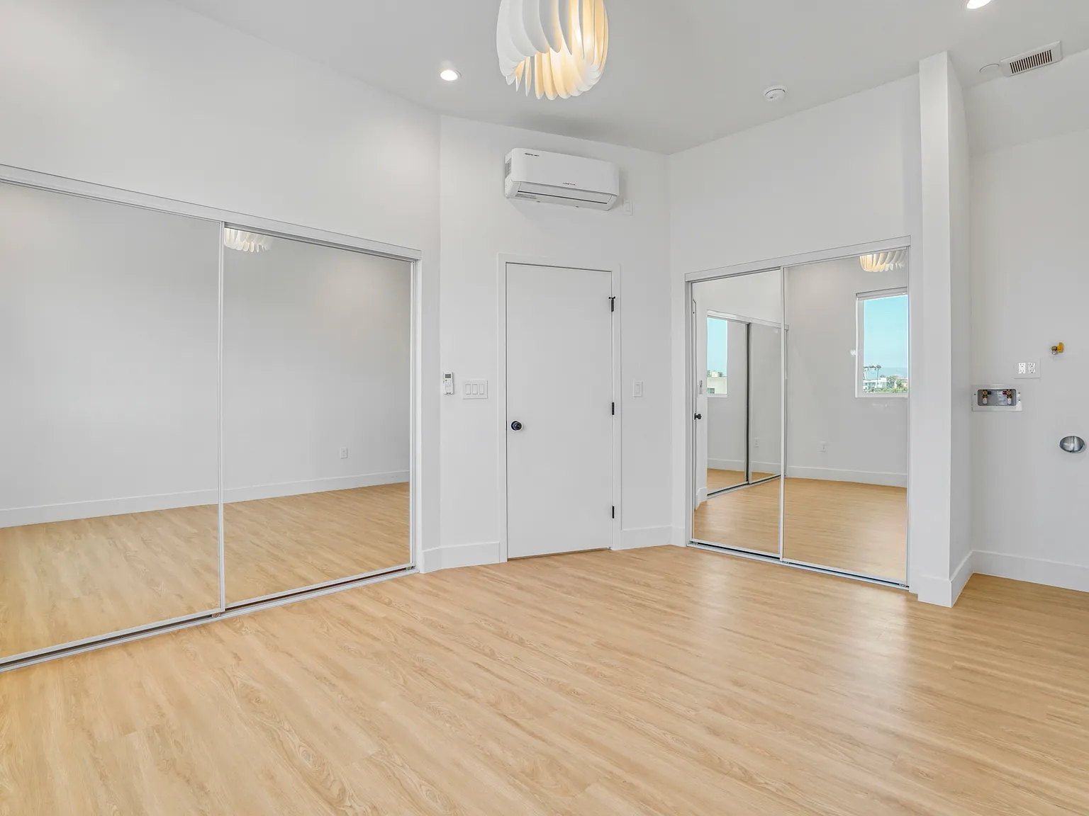 1 bed, 800 sqft, $2,200 — Photo 3