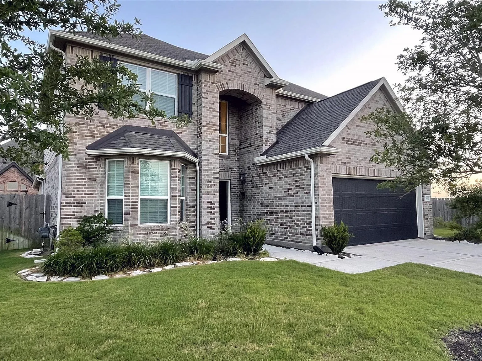 4 bed, 3.5 bath, 2548 sqft, $2,600 — Photo 2