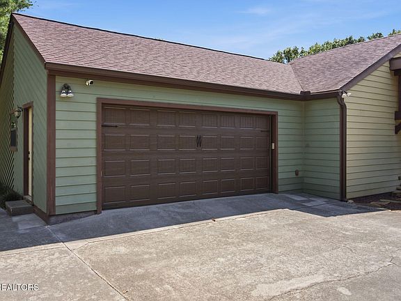 4th image of 8008 Helen Dr