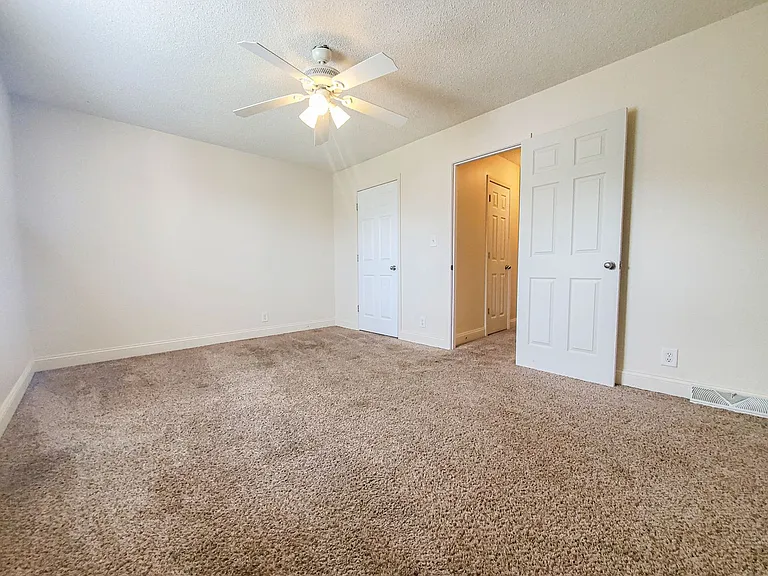 105 Kingsbury Ct — Photo 10