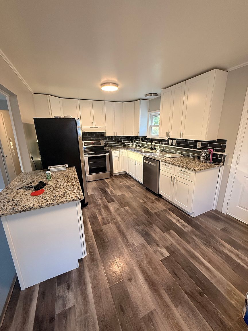 21845 La Salle Ave, photo 3