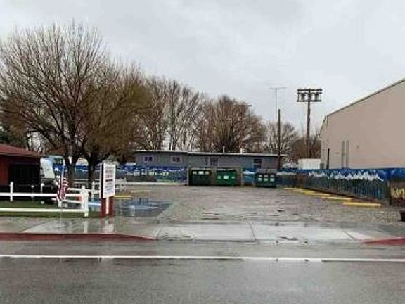 Exterior Neighborhood (street photo)