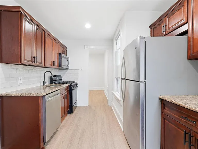 39 Winfield Ave — Photo 7