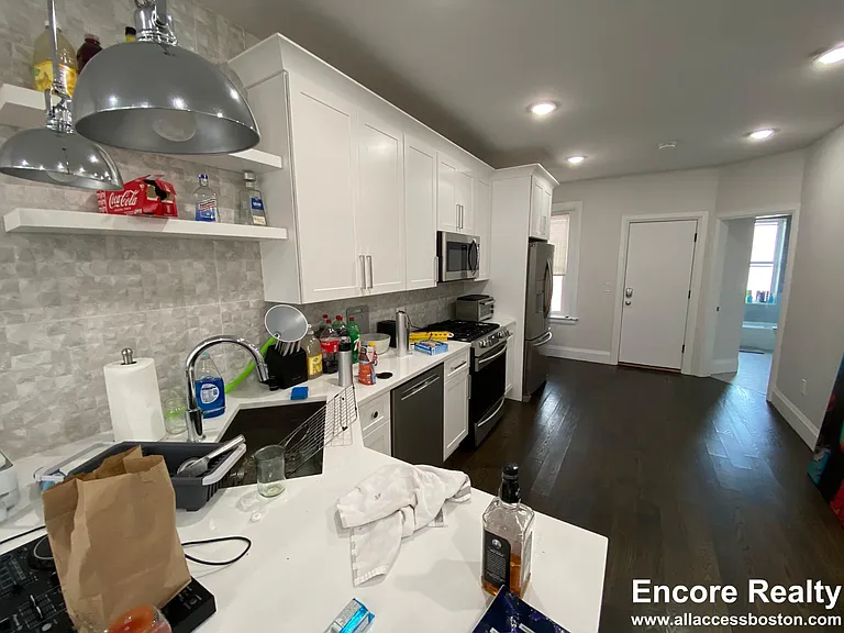 7-9 Strathmore Rd #3 — Photo 4