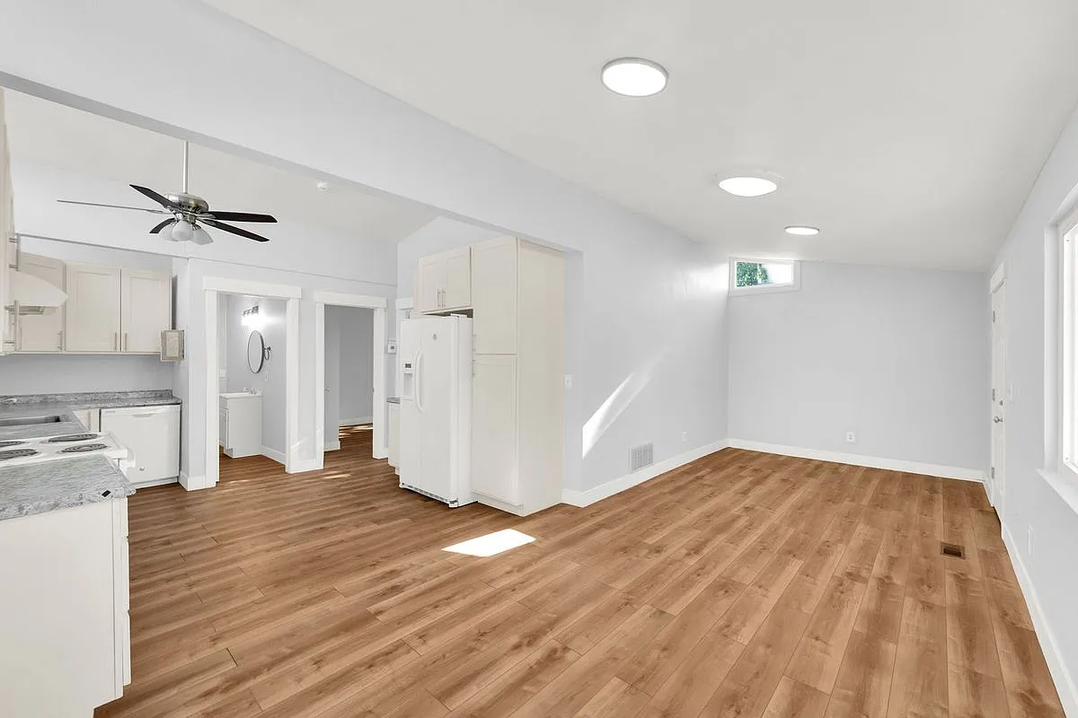 2 bed, 1.0 bath, 700 sqft, $1,375 — Photo 3