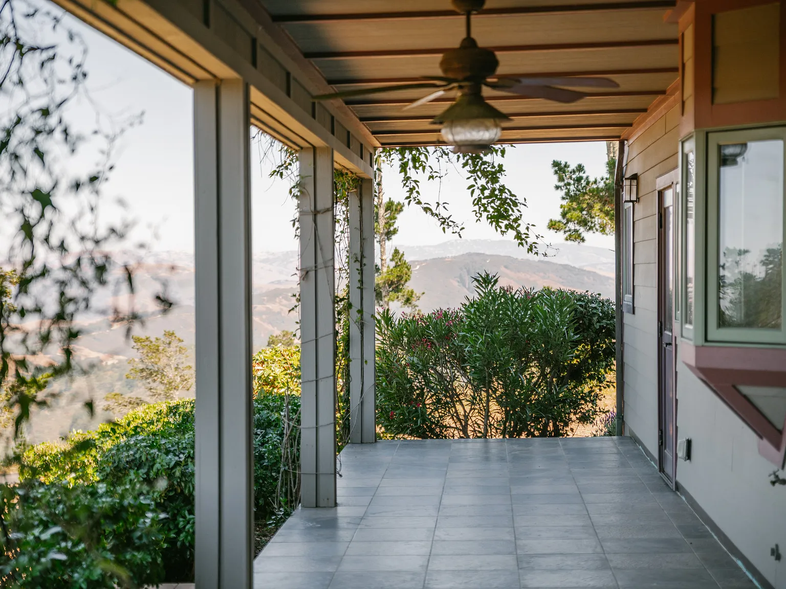 5 bed, 5.5 bath, 4700 sqft, $9,000 — Photo 4