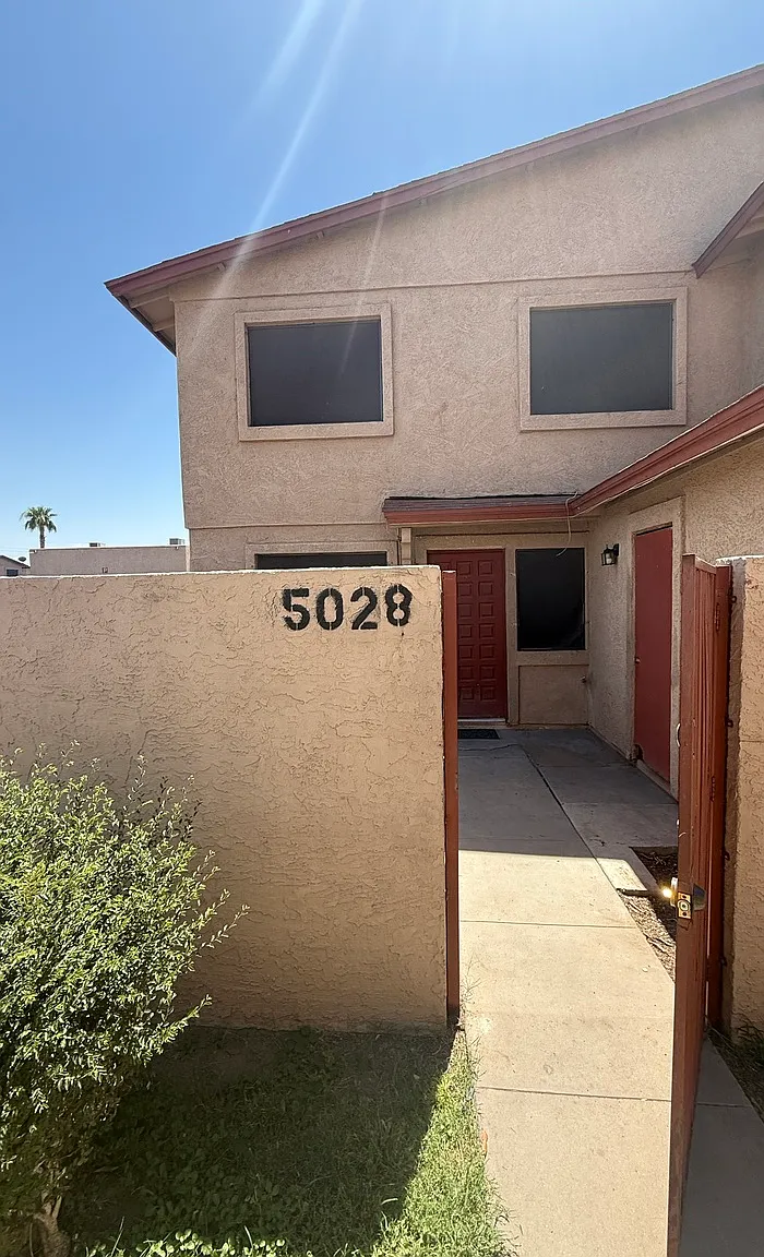 2 bed, 1.0 bath, $1,095 — Photo 1
