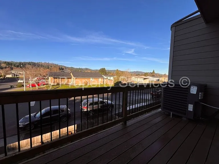 180 Loganberry Ct — Photo 21