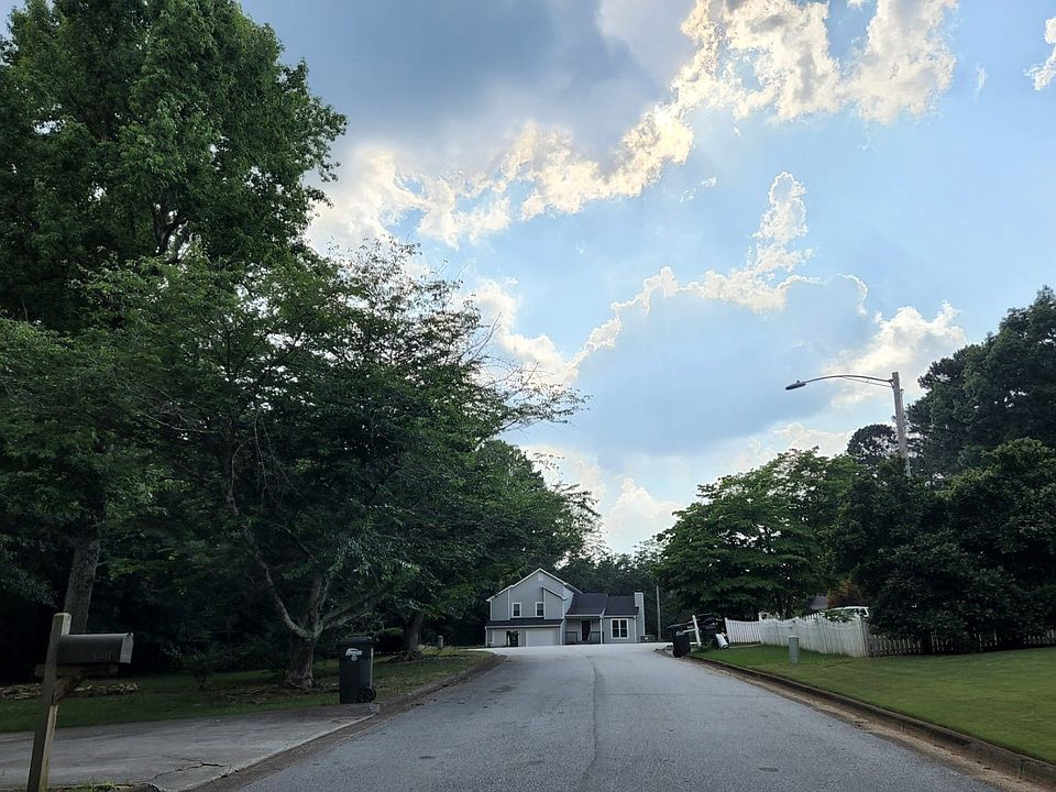 2nd image of 218 Town Creek Dr