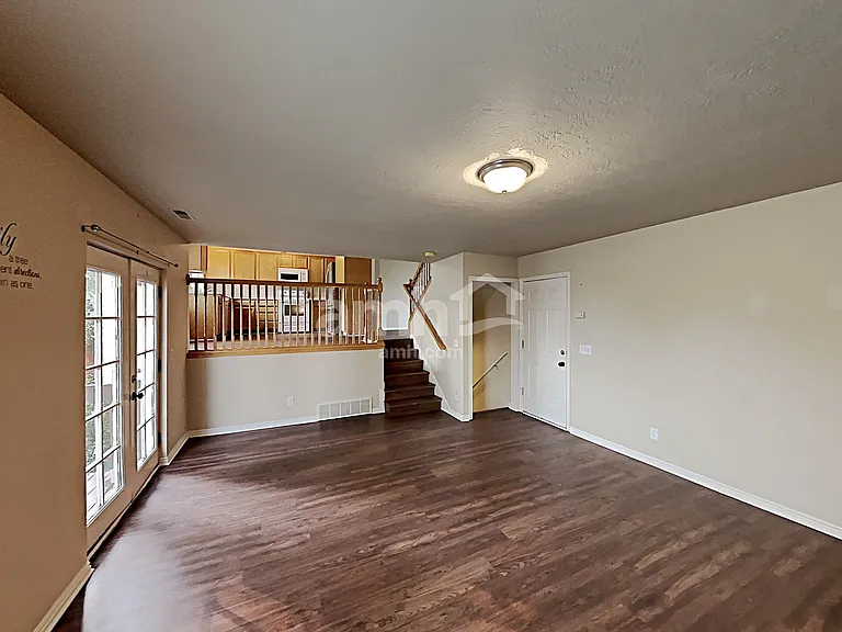 1452 S Stoker Ln — Photo 8