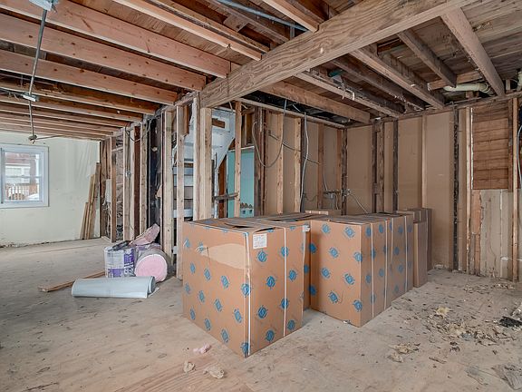 3rd image of 1313 N Pleasant Dr