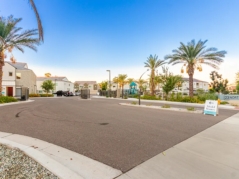 2134 W Harmont Dr — Photo 64