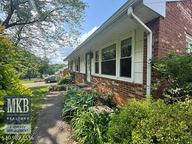 4706 Casper Dr NE — Photo 2