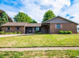 8 Chrisendale Ln, Washington, IL 61571