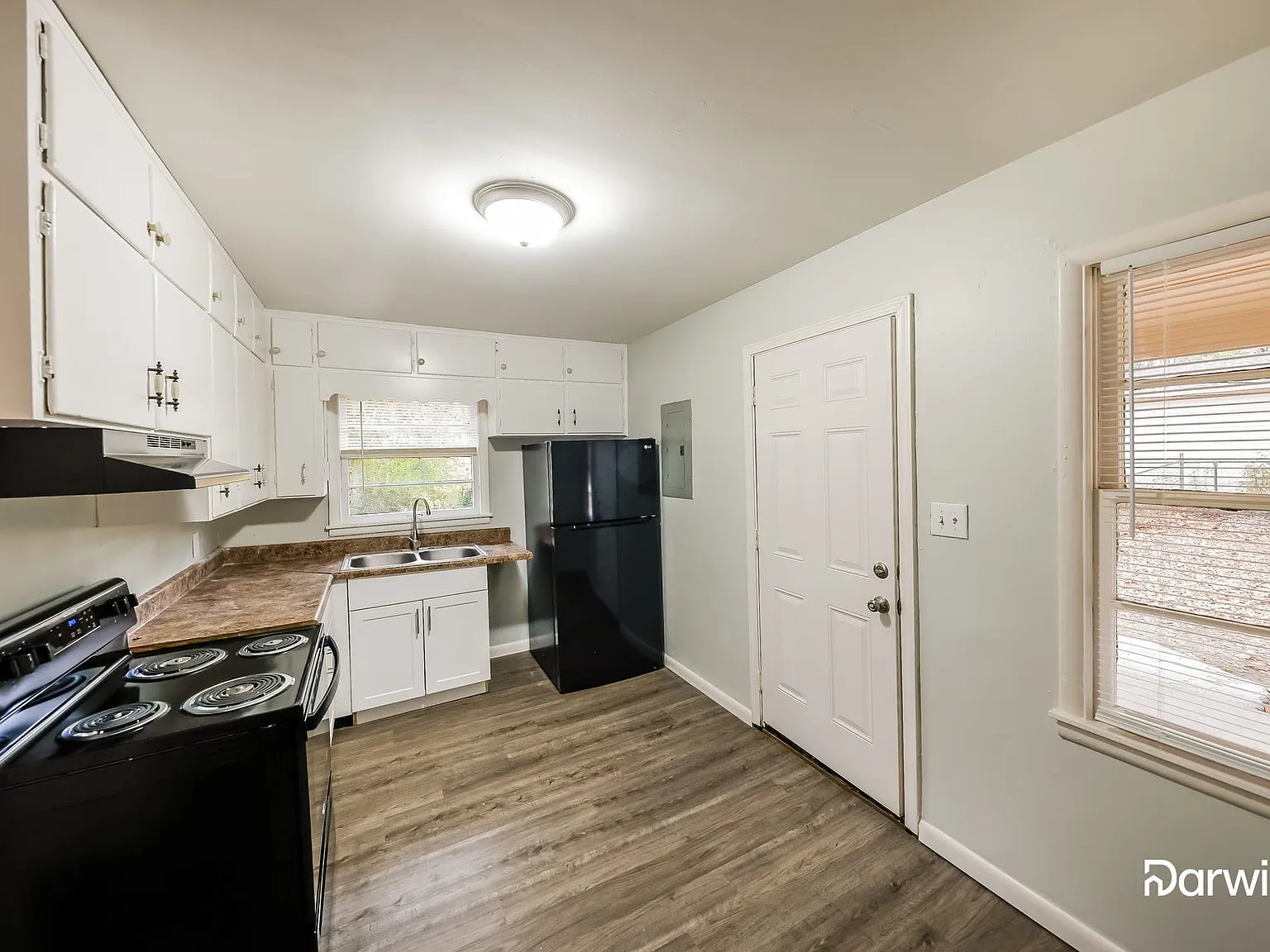 3 bed, 1.0 bath, 1026 sqft, $1,040 — Photo 3