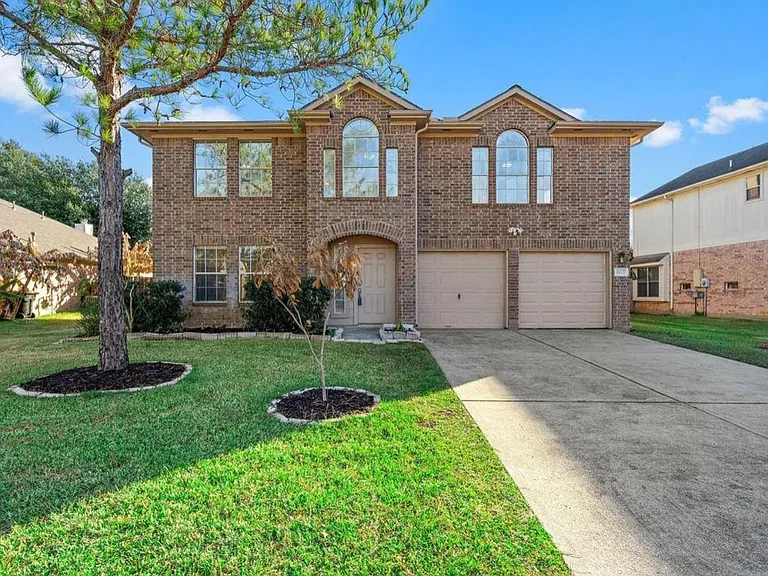8823 Emerald Heights Ln — Photo 3