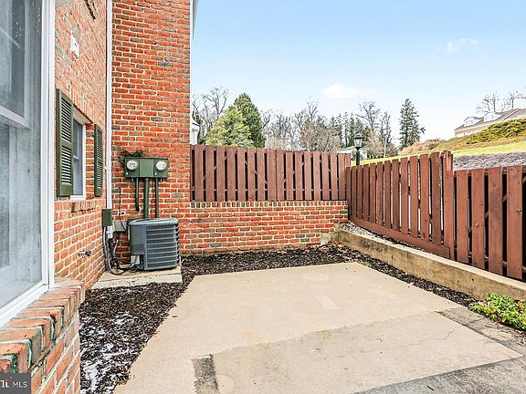 4th image of 185 Wyntre Brooke Dr