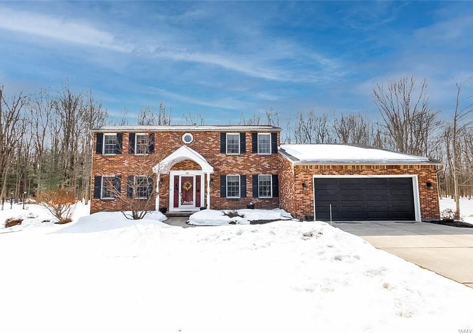 1st image of 70 Old Orchard Ln