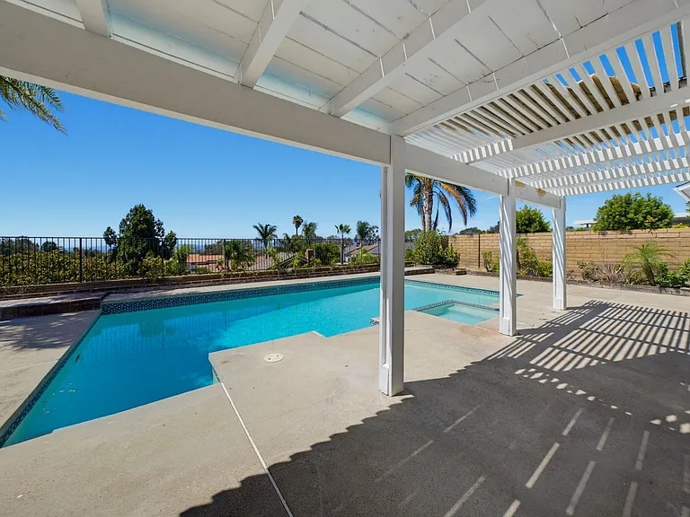 1038 Rimwood Dr — Photo 49