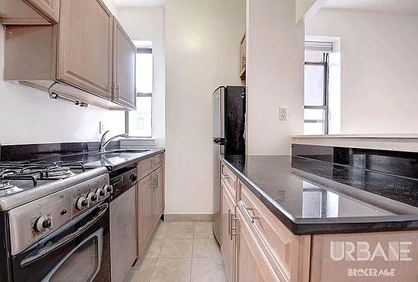 Rented by Urbane Brokerage | media 9