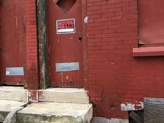 4th image of 2528 W Oxford St