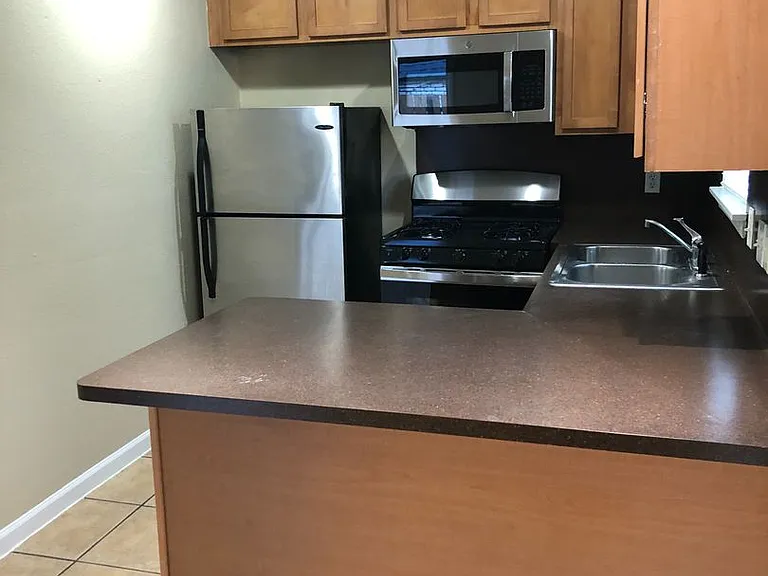 Sandpiper Apartments — Photo 18