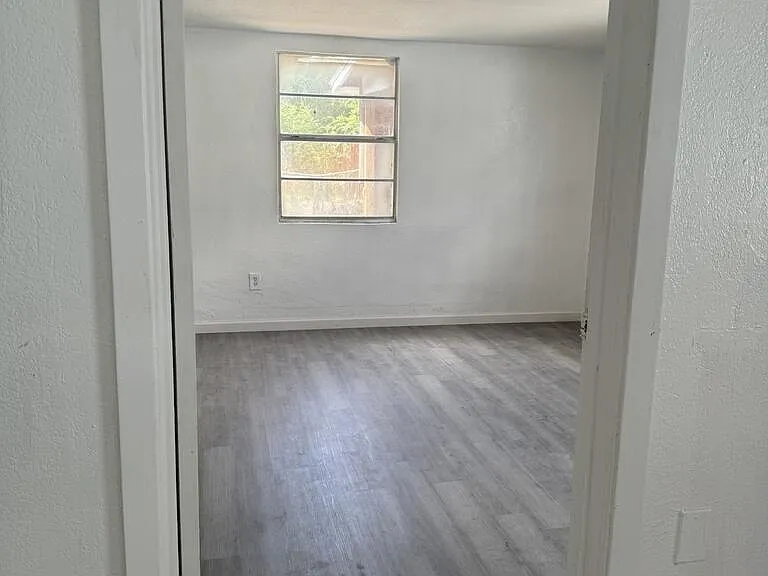 1657 Harvard Ave #B — Photo 3