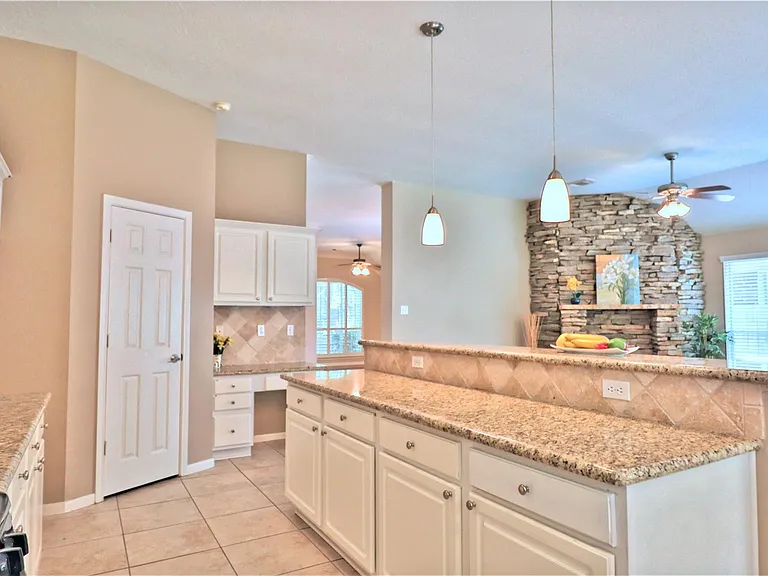4530 Springfield Lakes St — Photo 8