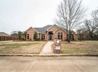 1920 Briar Oak Dr, Paris, TX 75462
