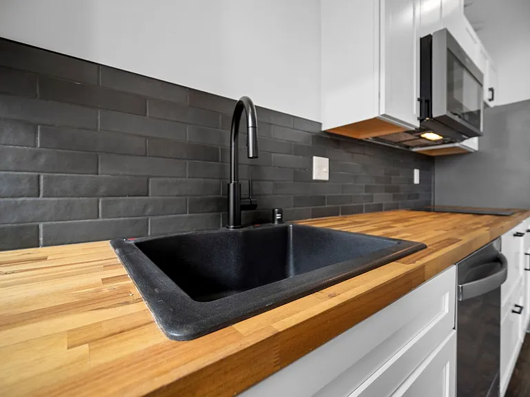 7 S Howard St — Photo 26