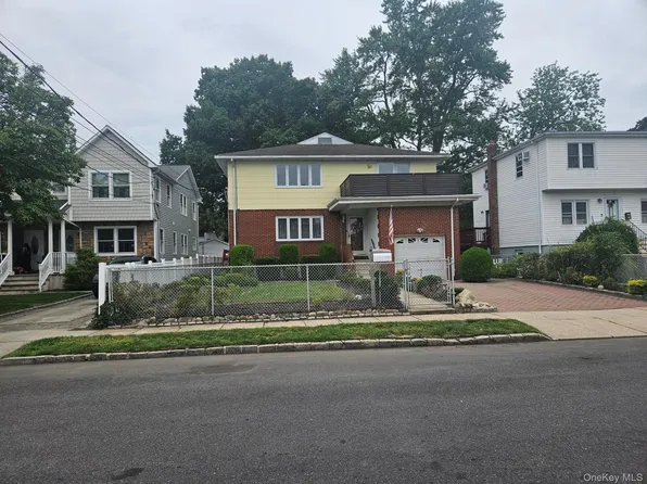 55 Juniper Rd #A, Pt Washington, NY 11050