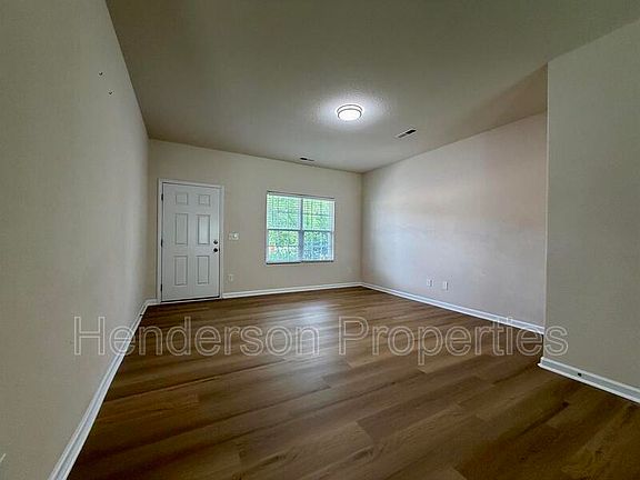 3rd image of 3122 Riley Ave