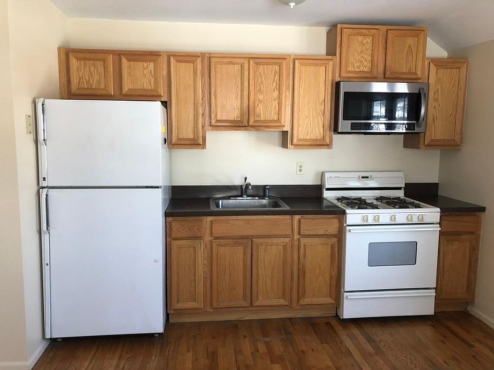 1st image of 128 Aviston St Floor 2