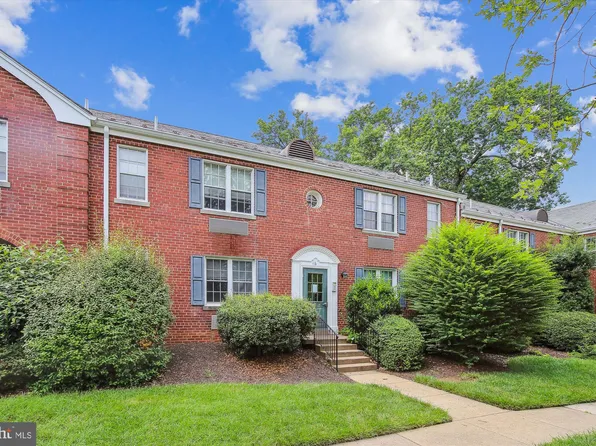 16 Auburn Ct APT C, Alexandria, VA 22305