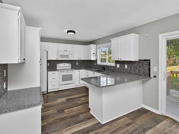 5th image of 513 Park St
