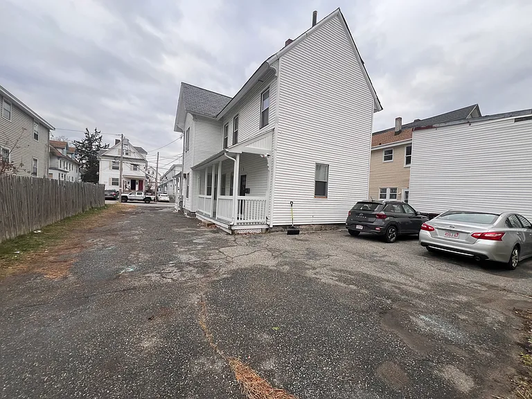 348 Walker St #R4 — Photo 3