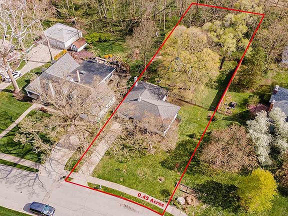 3rd image of 1133 Woodlawn Dr