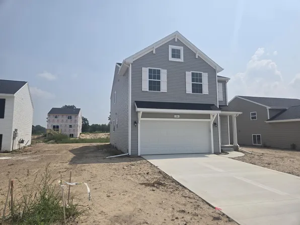 550 Needlewood Dr, Cedar Springs, MI 49319
