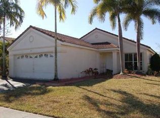 930 Falling Water Rd, Weston, FL 33326