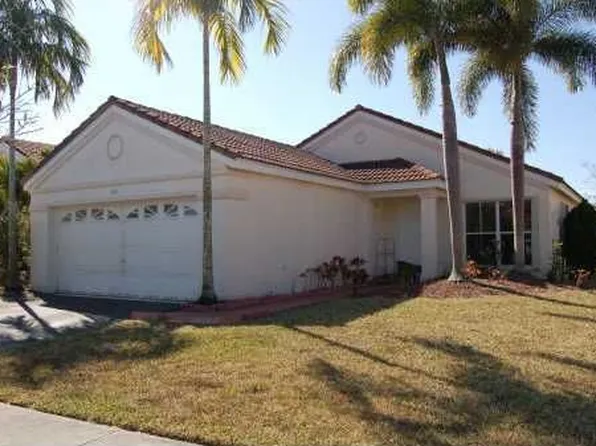 930 Falling Water Rd, Weston, FL 33326