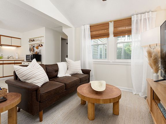 2nd image of 9 Oceanic St Unit B