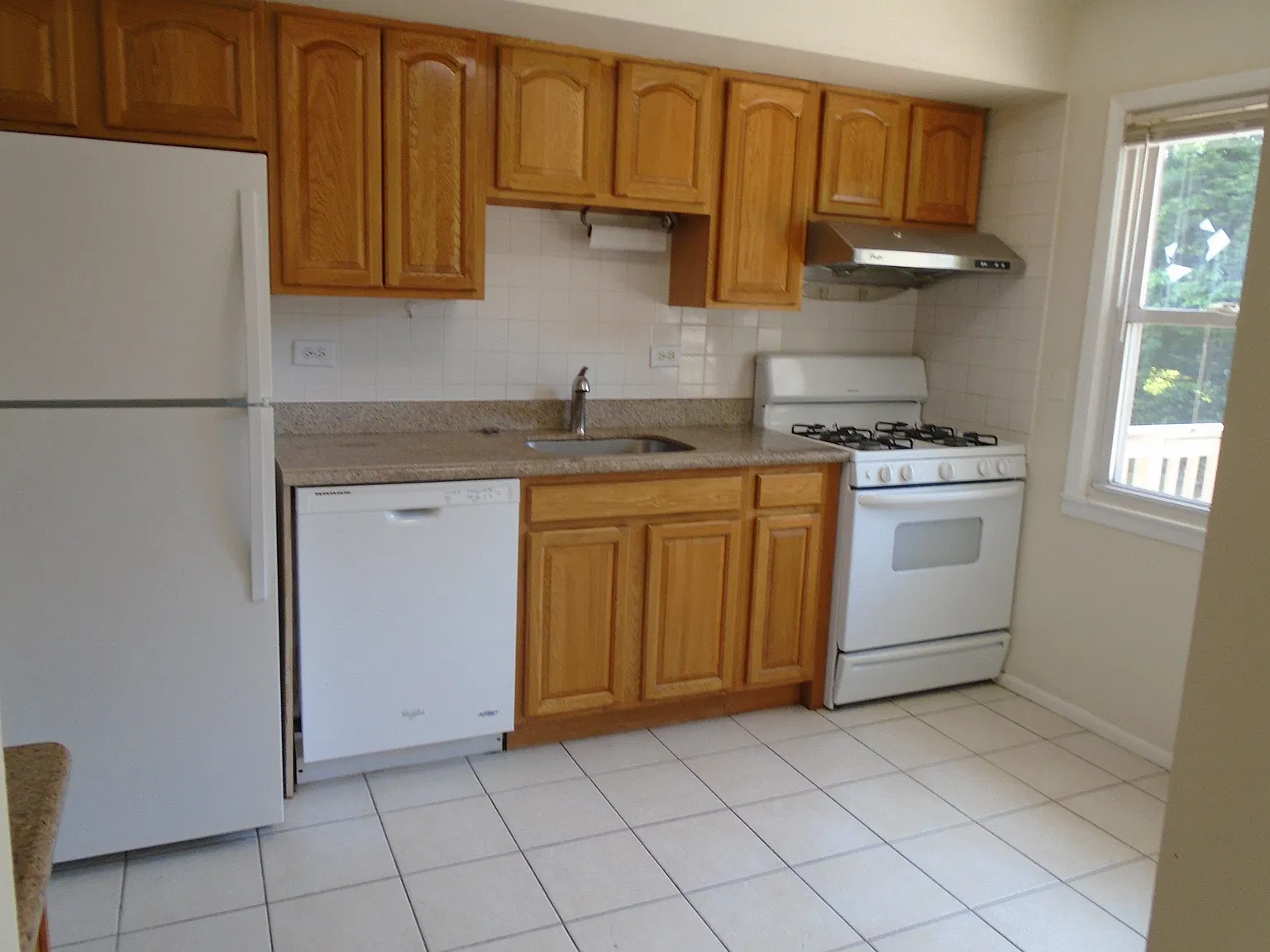 3 bed, 2.5 bath, 1604 sqft, $4,875 — Photo 4