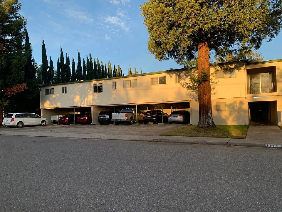 Ivy Common Apartments