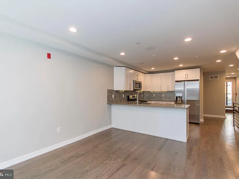 1703 Bainbridge St #2 — Photo 7