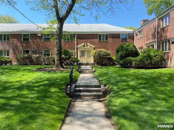 50 1st St Unit 4B, Bergenfield, NJ 07621