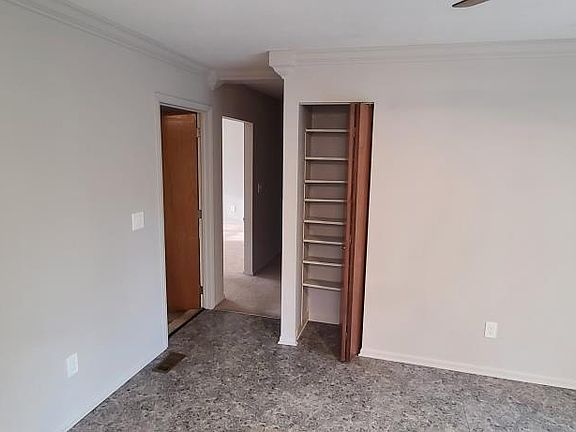 5th image of 86 Silverwood Cir